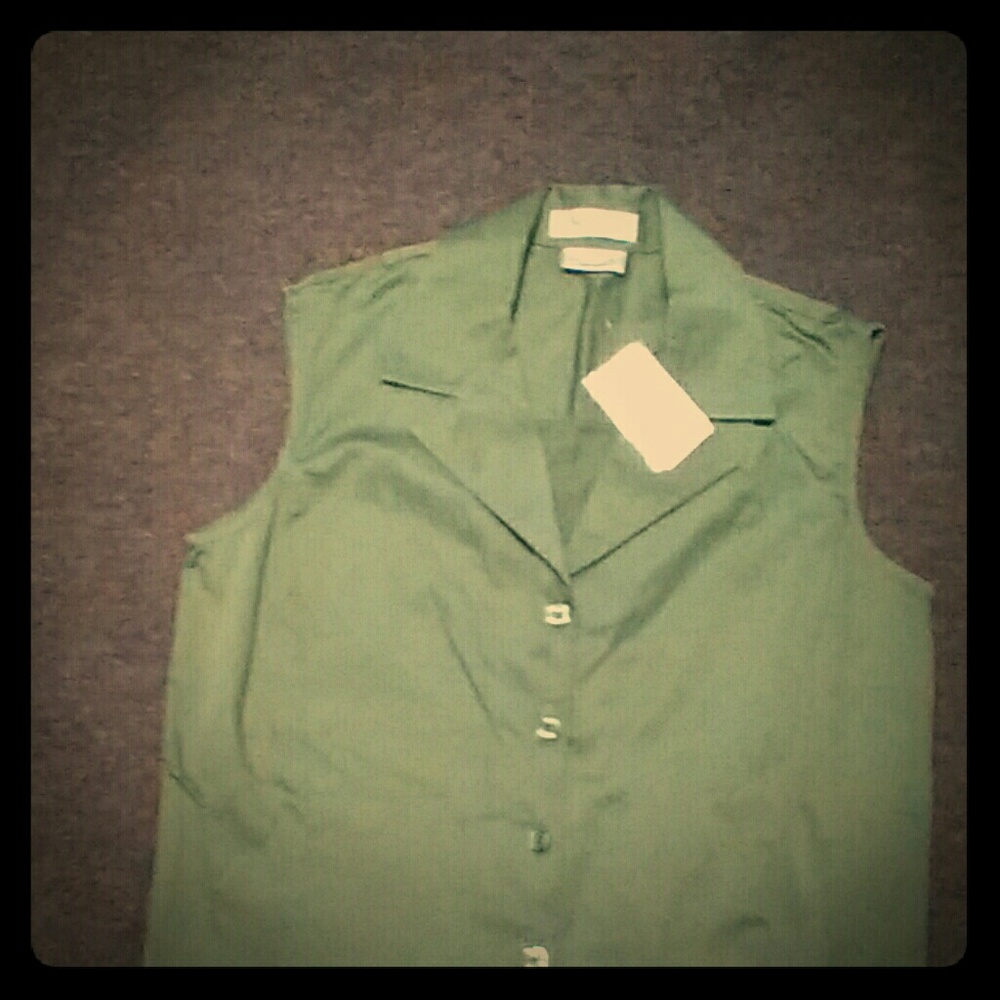 Sleeveless button down shirt